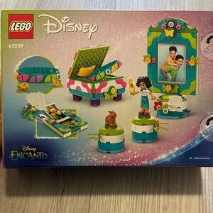 LEGO Disney Encanto Jewelry Box and Frame Set - Green, Pink, Blue